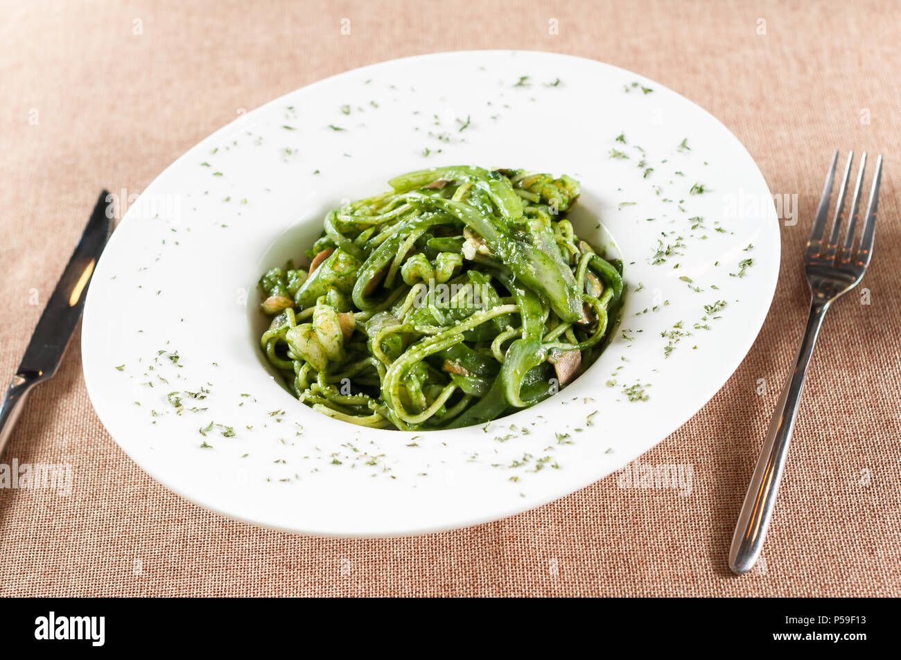 Nouilles crevettes sauce verte Banque D'Images