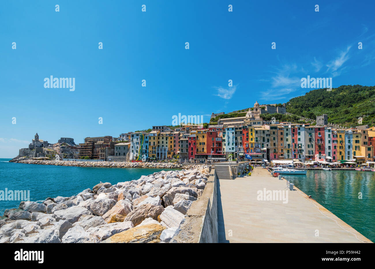 Porto Venere, Italie - une vue sur la ville, également connu comme Portovenere, dans la côte ligurienne, province de La Spezia, Cinque Terre en site du patrimoine mondial Banque D'Images