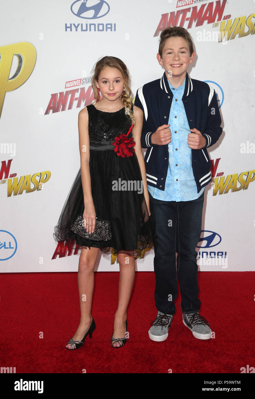 HOLLYWOOD, CA - le 26 juin : Ruby Rose Turner, Dakota Lotus, arrivant à la première de Ant-Man et la Guêpe à El Capitan Theatre à Hollywood, Californie le 26 juin 2018. Credit : Faye Sadou/MediaPunch Banque D'Images