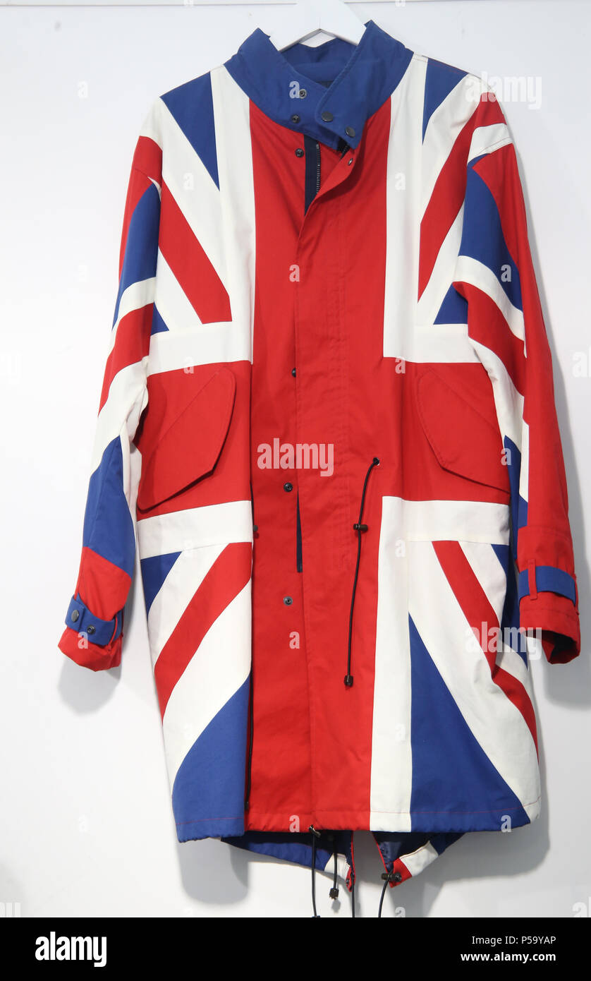 London UK 26 juin 2018 Olympia a tenu la très attendue Fashion show 2018  SVP sur la veste emblématique portait par Noel Gallagher en concert à l'île  de Whight Crédit : Paul