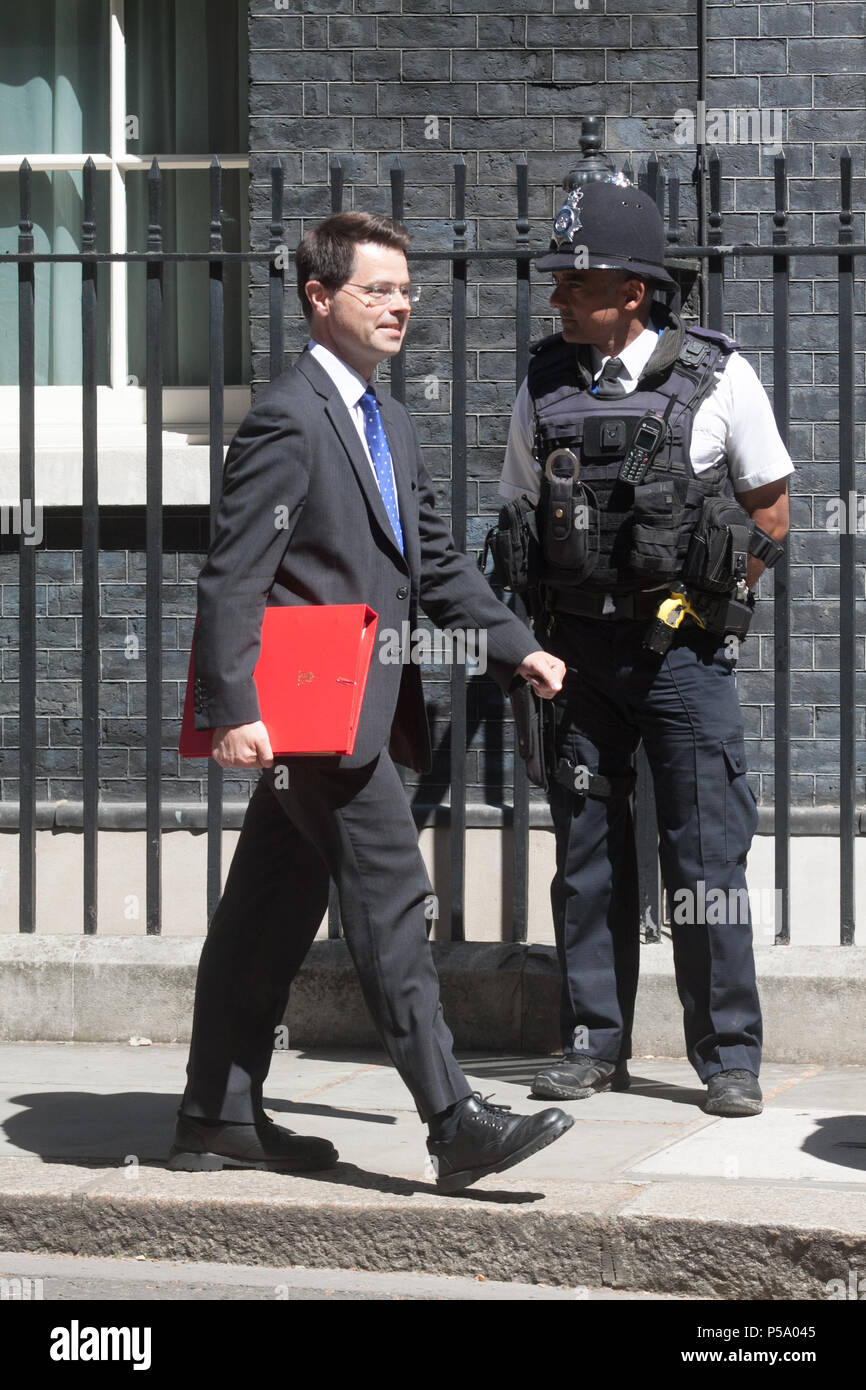 Londres. 26 juin 2018. James Brokenshire député Secrétaire d'État chargé du logement, des communautés et du Gouvernement Local quitte Downing Street après la réunion hebdomadaire du cabinet Crédit : amer ghazzal/Alamy Live News Banque D'Images