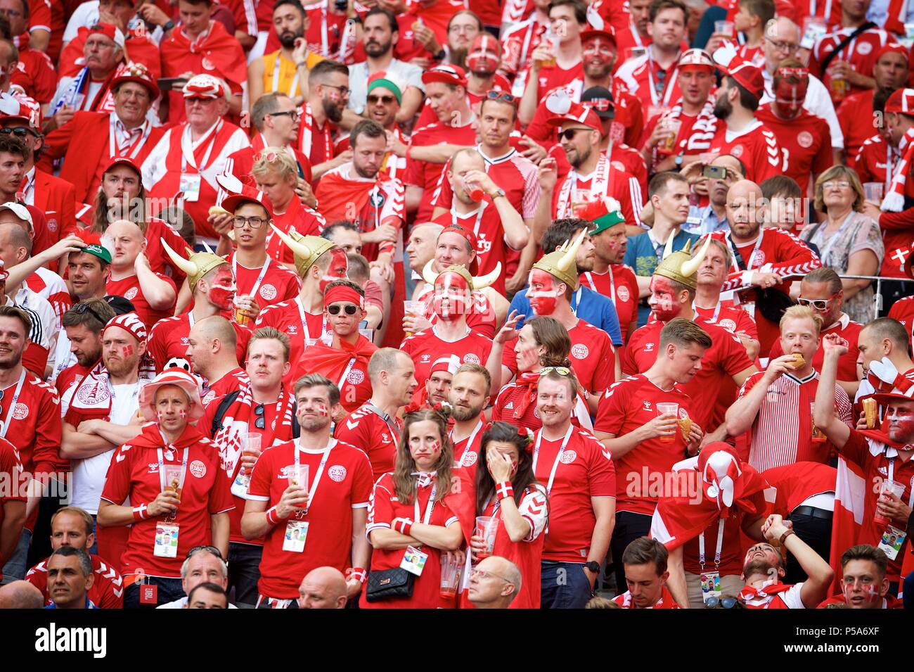 Jun 26th, 2018, Moscou, Russie. Les amateurs de football pendant la Coupe du Monde FIFA 2018 Russie Groupe C match France / Danemark au stade Luzhniki de Moscou. Shoja Lak/Alamy Live News. Banque D'Images