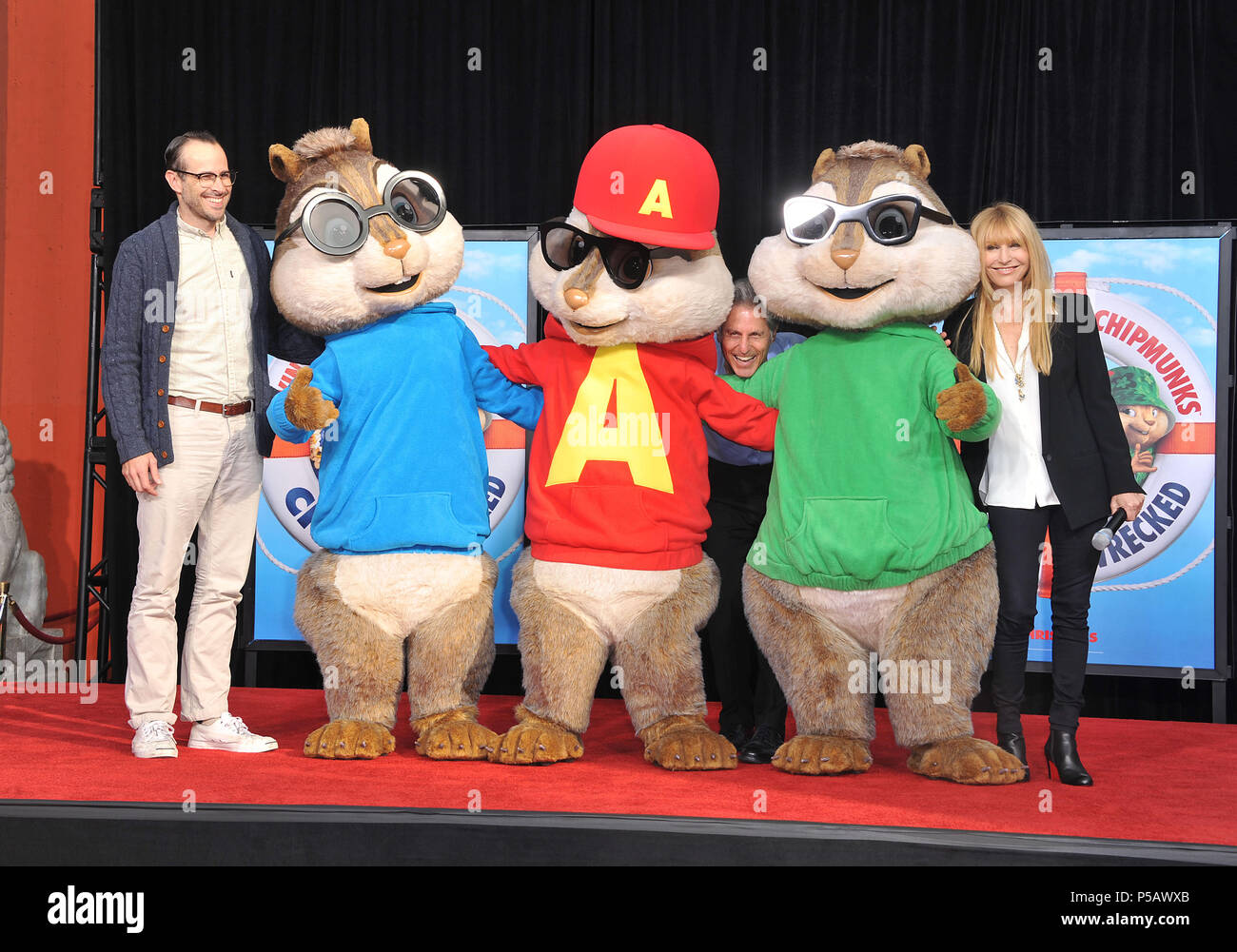 - Chipwrecked Alvin et les imprime à la main Chinese Theatre de Los Angeles. Alvin, Simon, Théodore, Jason Lee, Ross Bagdasarian, Janice et BagdasarianAlvin  05 l'Chipwrecked événement dans la vie d'Hollywood, Californie - Red Carpet Event, USA, Cinéma, Célébrités, photographie, Bestof, Arts, Culture et divertissement, Célébrités, Mode Topix Meilleur de Hollywood, la vie, événement dans la vie d'Hollywood, Californie - cinéma, télévision, célébrités, célébrités de la musique, Topix Bestof, Arts, Culture et loisirs, photographie, tsuni@Gamma-USA.com , Tsuni enquête de crédit / USA, Honoré avec une main Banque D'Images