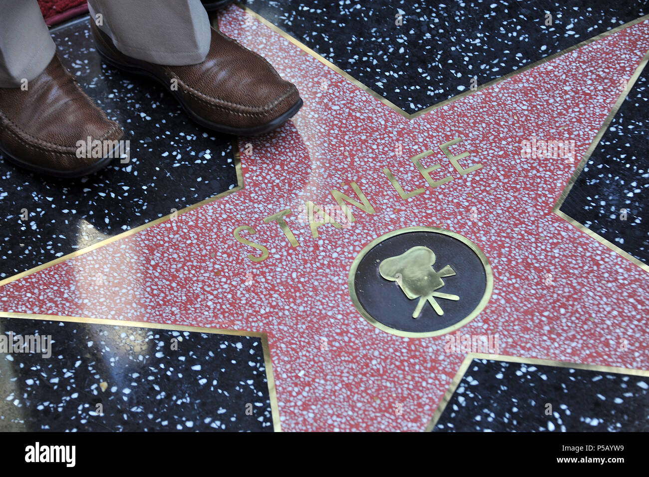 Stan Lee honoré avec une étoile sur le Hollywood Walk of Fame à Los Angeles.Stan Lee  WOF 11 Événement dans la vie d'Hollywood, Californie - Red Carpet Event, USA, Cinéma, Célébrités, photographie, Bestof, Arts, Culture et divertissement, Célébrités, Mode Topix Meilleur de Hollywood, la vie, événement dans la vie d'Hollywood, Californie - cinéma, télévision, célébrités, célébrités de la musique, Topix Bestof, Arts, Culture et loisirs, photographie, tsuni@Gamma-USA.com , Tsuni enquête de crédit / USA, honoré par une étoile sur le Hollywood Walk ofFame à Los Angeles, 2011 Banque D'Images