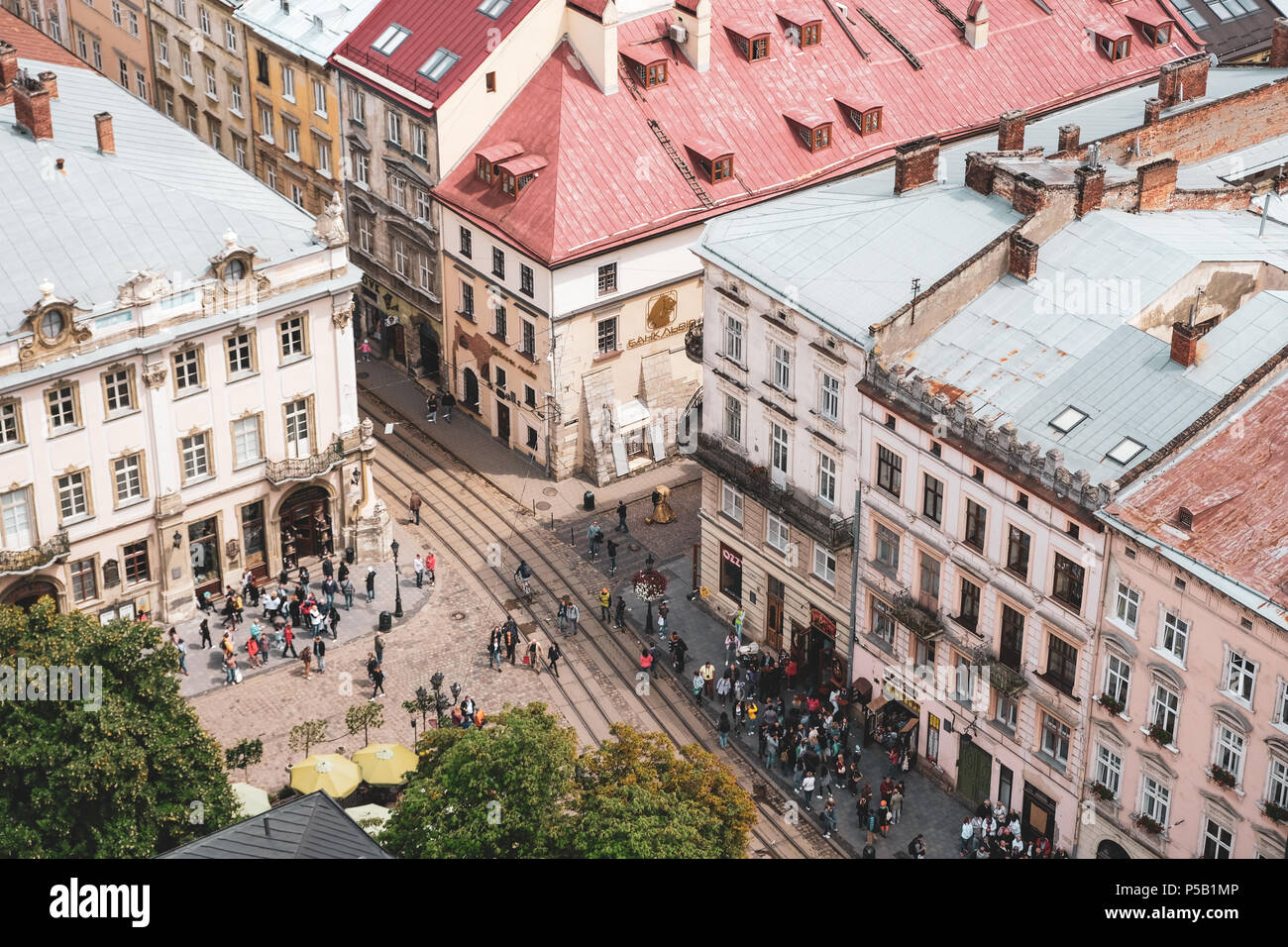 Lviv en Ukraine, le 26 juin 2018. Paysage de Lviv depuis le haut de la tour de l'Hôtel de Ville. Banque D'Images