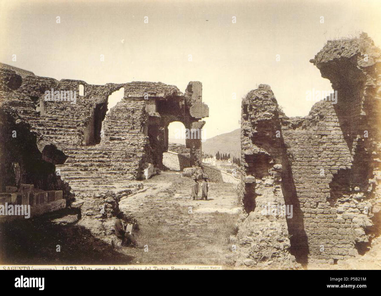 N/A. Français : 'Vista general de les ruïnes del Teatre Romà', fotografia treta par J. Laurent (1816-1886). Español : 'Vista General de las ruinas del Teatro Romano', fotografía tomada por J. Laurent (1816-1886). 1870. Jean Laurent (1816-1886) Noms alternatifs Jean Laurent, Juan Laurent, Jean Laurent y Minier, Laurent Description photographe français actif en Espagne Date de naissance/décès 23 Juillet 1816 24 novembre 1886 Lieu de naissance/décès Garchizy, Nevers France Madrid période de travail, deuxième moitié du 19ème siècle au lieu de travail France et Espagne principalement le contrôle d'autorité : Q558371 VIAF:56885 Banque D'Images