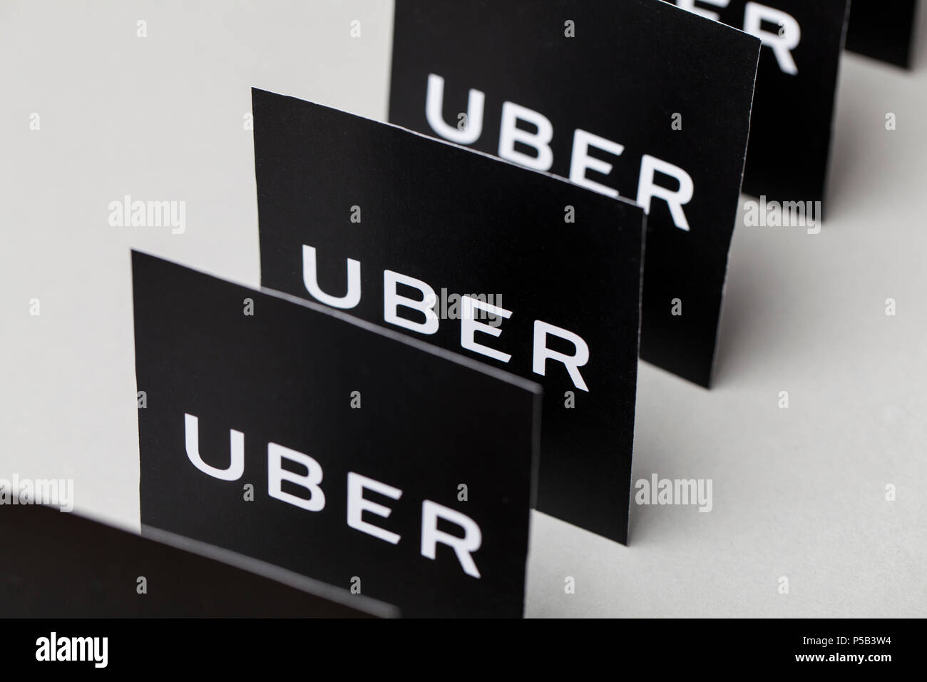 Londres, Royaume-Uni - 23 mars 2017 : une photographie de l'Uber logo. Uber est un style populaire service de transport en taxi de l'application, fondée en 2009 Banque D'Images