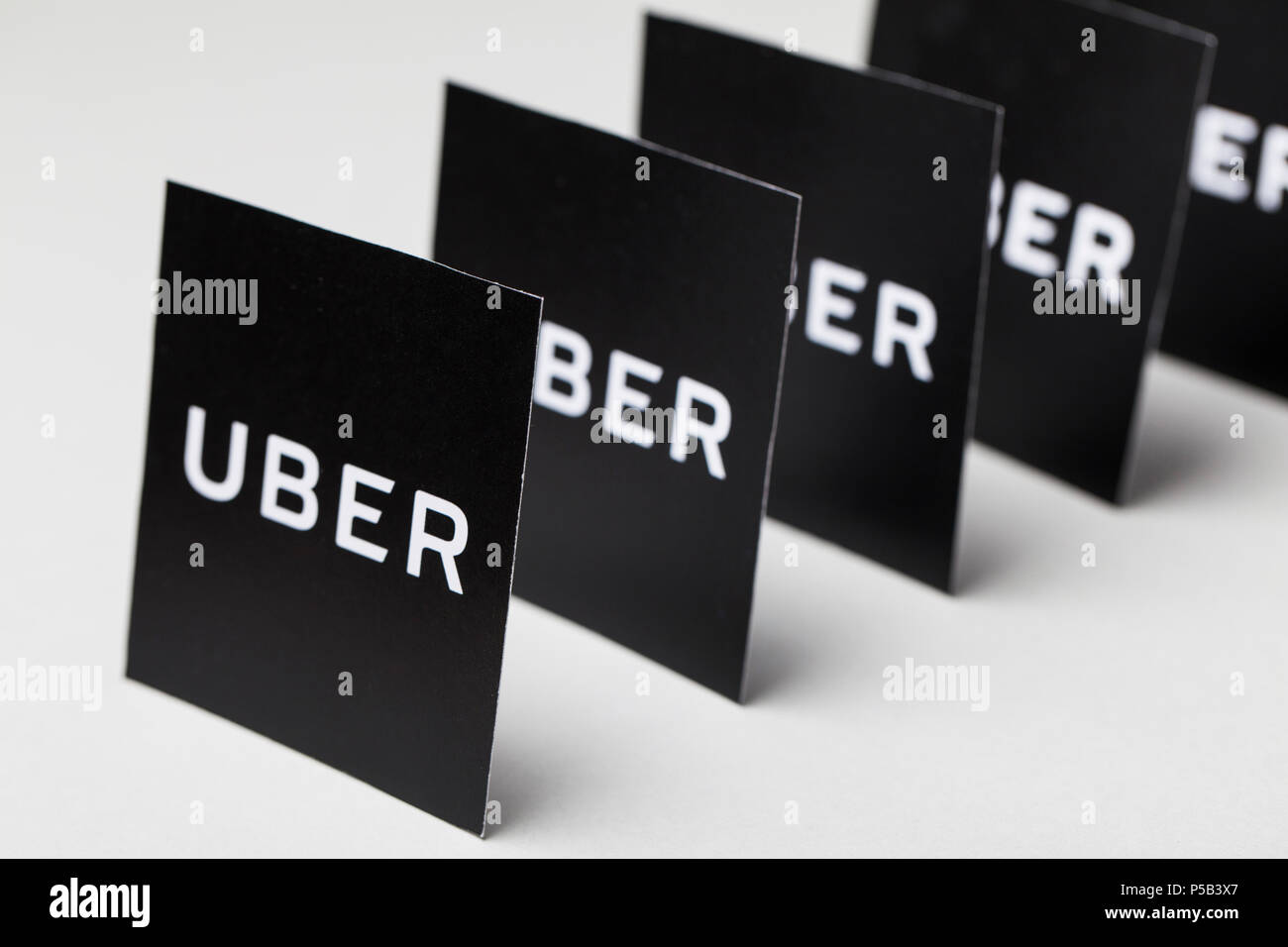 Londres, Royaume-Uni - 23 mars 2017 : une photographie de l'Uber logo. Uber est un style populaire service de transport en taxi de l'application, fondée en 2009 Banque D'Images