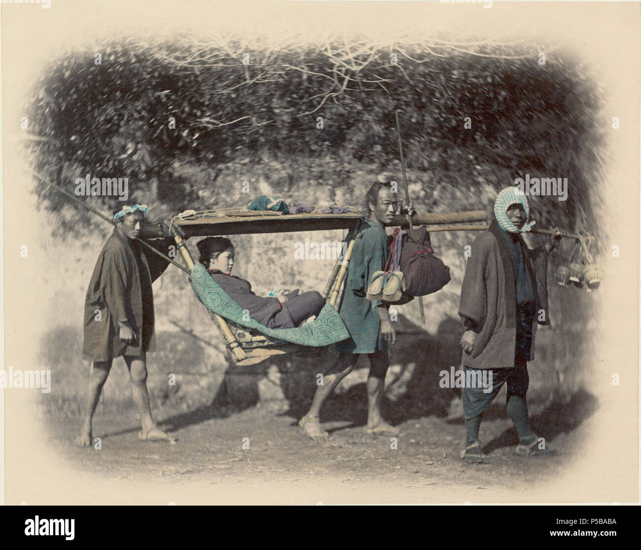 N/A. Anglais : 1 tirage photographique : part;droit 21 x 26,6 cm., sur le mont 34,5 x 50 cm . Felice Beato (1832-1909) Noms alternatifs Felix Beato Description photographe italien, journaliste, photographe et photojournaliste de guerre Date de naissance/décès 1832 (ou peut-être aussi tard que 1834) 29 janvier 1909 (ou peut-être dès 1907) Lieu de naissance/décès Venise, Autriche-Hongrie, Italie période de travail, le contrôle de l'autorité du 19e siècle : Q318352 VIAF:95698883 ISNI:0000 0001 1798 1448 RCAC:n85044155 Oxford Dict.:41130 GND:118987186 551 WorldCat Felice Beato - porteurs Kango Banque D'Images