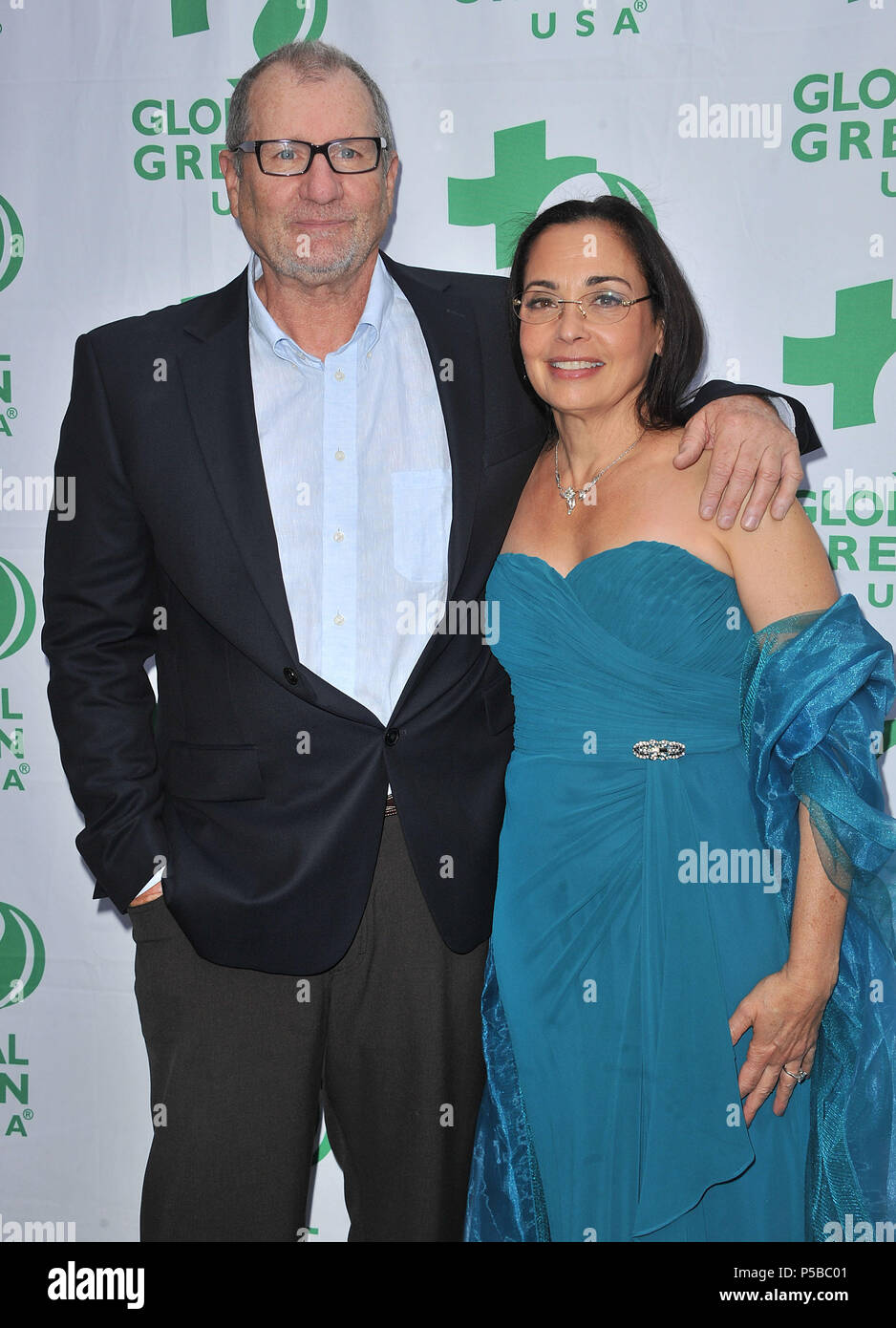 Ed O'Neill et sa femme Cathy O Neill assiste à Global Green USA Bourses du millénaire à Santa Monica CA bénéficiant les lieux les personnes et la planète dans le besoin.Ed O Neill et épouse Cathy O Neill 169 ------------- Red Carpet Event, Vertical, USA, Cinéma, Célébrités, photographie, Bestof, Arts, Culture et divertissement, Célébrités Topix fashion / Vertical, Best of, événement dans la vie d'Hollywood, Californie - Tapis rouge et en backstage, USA, Cinéma, Célébrités, cinéma, télévision, Célébrités célébrités musique, photographie, Arts et culture, Bestof, divertissement, vertical, Topix famil Banque D'Images