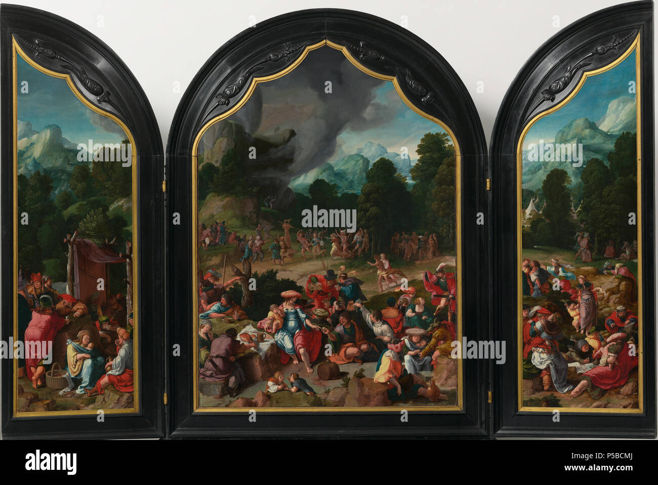 De dans om het Gouden Kalf . Nederlands : Drieluik met de aanbidding van het Gouden Kalf. Dansen op het middenpaneel afgodsbeeld Israëlieten de om het van de Gouden Kalf, liens een groep cafe. Op de voorgrond ont rencontré les familles zijn kinderen op de voornemen gezeten mourir, eten en drinken fuiven. Op de achtergrond est Mozes te zien op de berg Sinaï. Op het linker zijpaneel sous-échantillonner en een groep staan mensen bij de ingang van een tente, eten en drinken enkelen. Rechter op het meer van zijpaneel etende en drinkende personen te zien, vrijend liens een paar.  ; Lucas van Leyden (ca. 1489/94-1533), Leide Banque D'Images