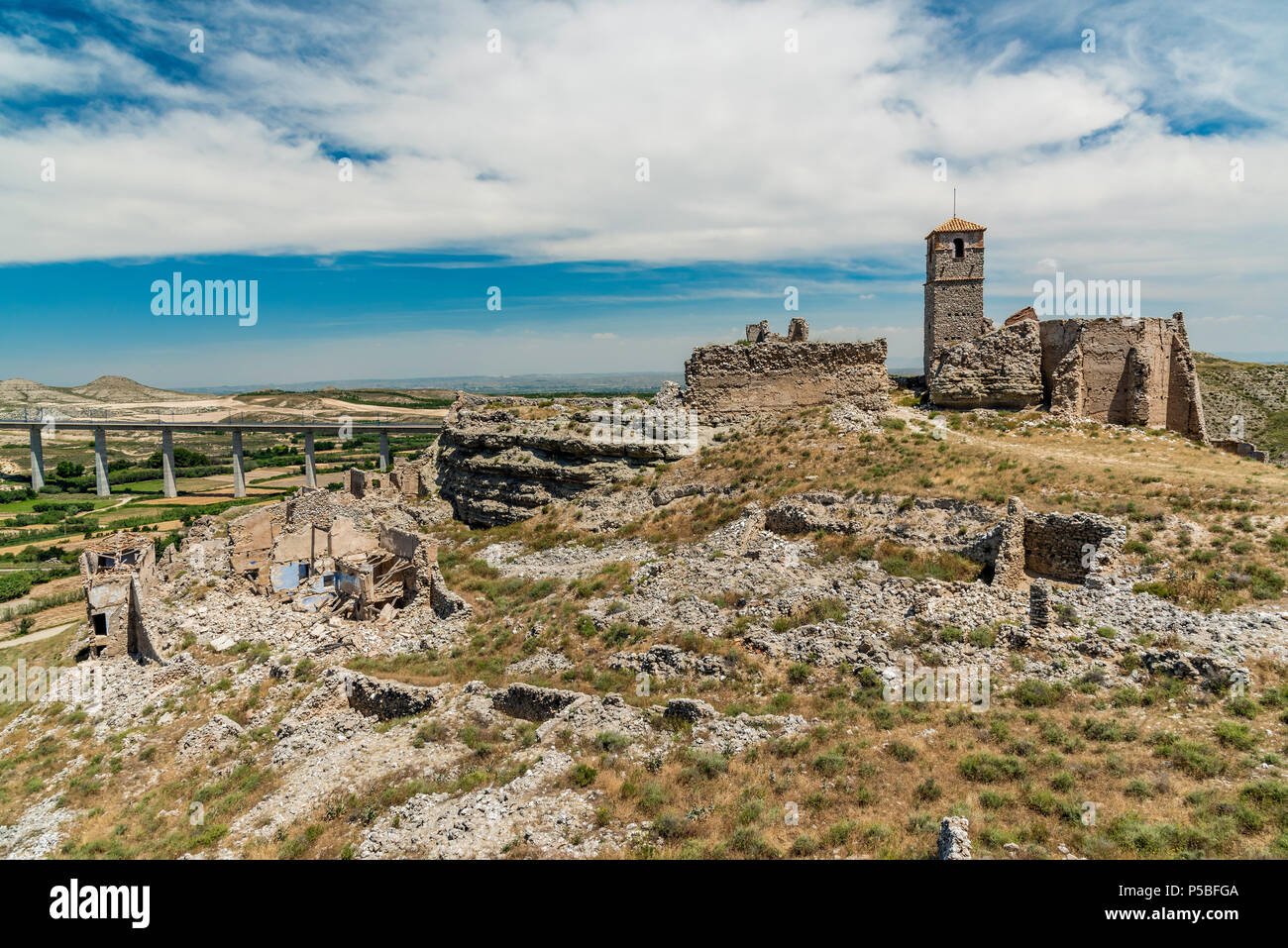 Les conserves de ruines de l'ancien village abandonné en raison de la guerre civile espagnole, Roden, Aragon, Espagne Banque D'Images