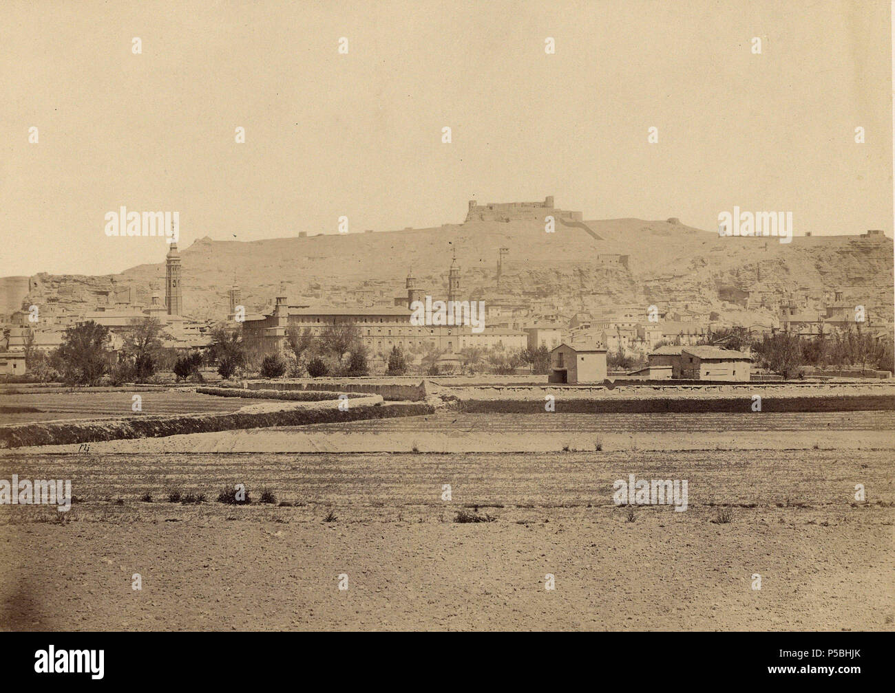 N/A. Español : J. Laurent, Calatayud. n.º 14, ca. 1870 Positivo en papel albúmina. vers 1870. Jean Laurent (1816-1886) Noms alternatifs Jean Laurent, Juan Laurent, Jean Laurent y Minier, Laurent Description photographe français actif en Espagne Date de naissance/décès 23 Juillet 1816 24 novembre 1886 Lieu de naissance/décès Garchizy, Nevers France Madrid période de travail, deuxième moitié du 19ème siècle au lieu de travail France et Espagne principalement le contrôle d'autorité : Q558371 VIAF:56885453 ISNI:0000 0001 2026 3797 ULAN:500115189:119287307 GND SUDOC:085595241263 Calatayud (Laurent) Banque D'Images