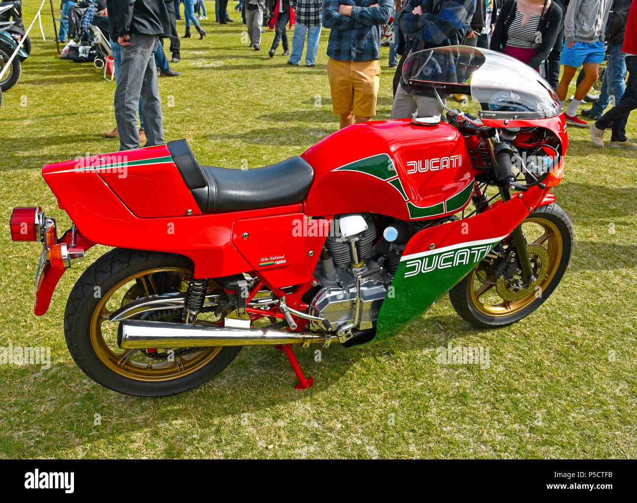 Mike Hailwood replica ducati moto sport classique Banque D'Images