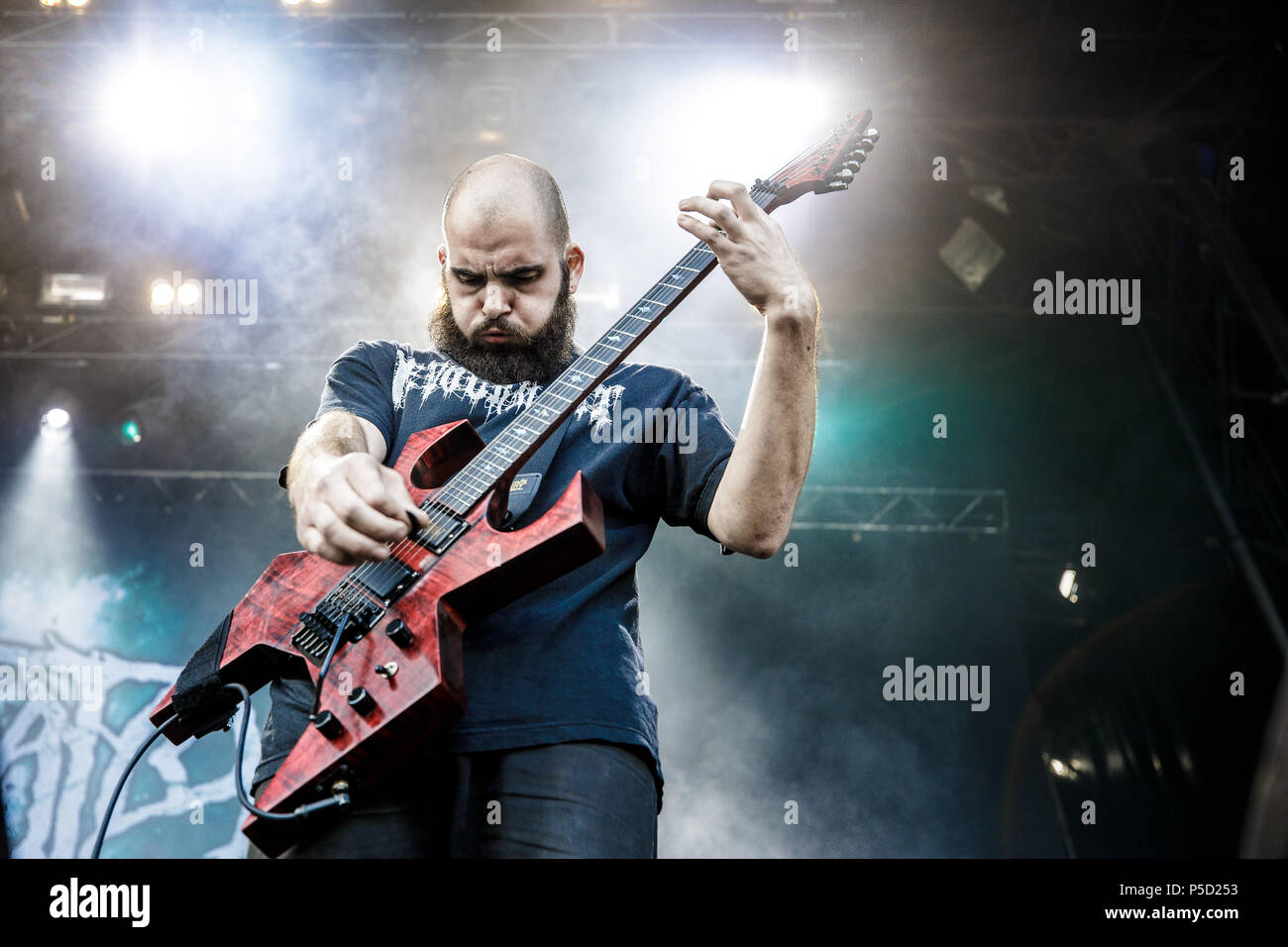 Danemark, copenhague - le 23 juin 2018. Le groupe de death metal américain Suffocation effectue un concert live au cours de l'heavy metal danois Copenhell festival 2018 à Copenhague. Ici le guitariste Charlie Errigo est vu sur scène. (Photo crédit : Gonzales Photo - Peter Troest). Banque D'Images