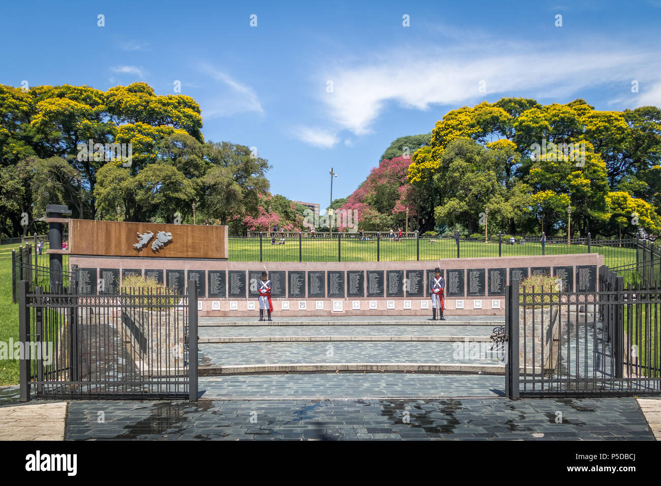 Monument aux morts de Malvinas à General San Martin Plaza à Retiro - Buenos Aires, Argentine Banque D'Images