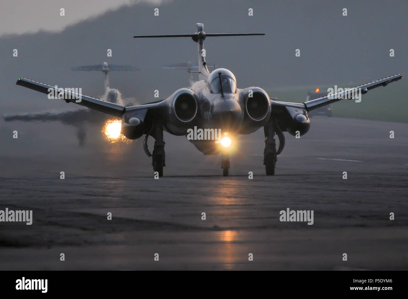 Blackburn Buccaneer S2B jets vintage. Ex Royal Air Force et de la Royal Navy bomber jet en mains privées restauré à effectuer des courses en taxi. Banque D'Images