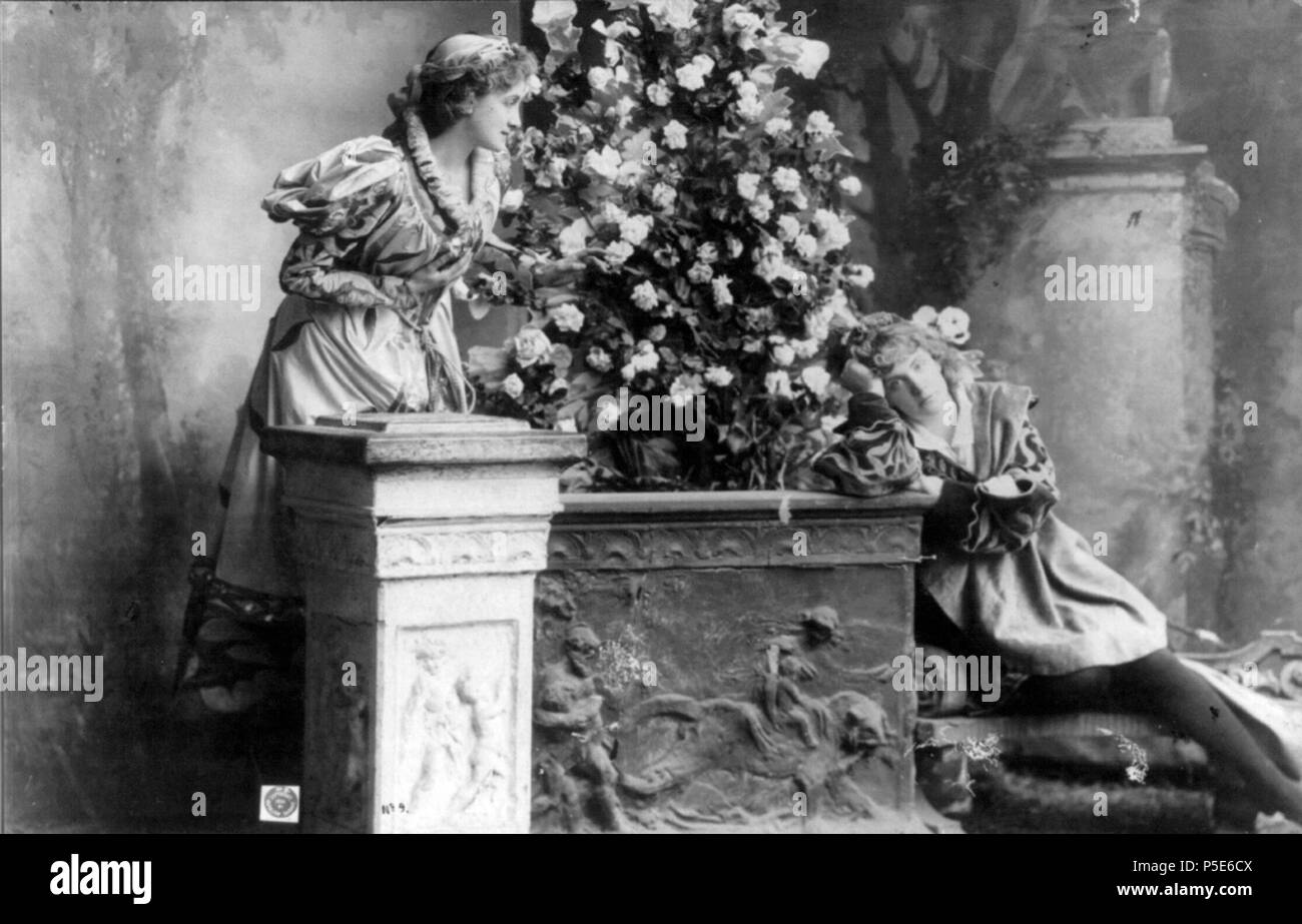 N/A. Anglais : photo de Ada Rehan, debout, regardant les jeunes femme assise sur l'étape, profil droit. 26 mars 1893. Napoléon Sarony (1821-1896) Description photographe américain et lithographe Date de naissance/décès 1821 9 novembre 1896 Lieu de naissance/décès Québec New York New York lieu de travail contrôle d'autorité : Q965637 : VIAF 61851763 ISNI : 0000 0000 6663 391X ULAN : 500027268 RCAC : n78013169 35301871 58 NLA : WorldCat Ada Rehan Par Sarony cph.3b03236 Banque D'Images