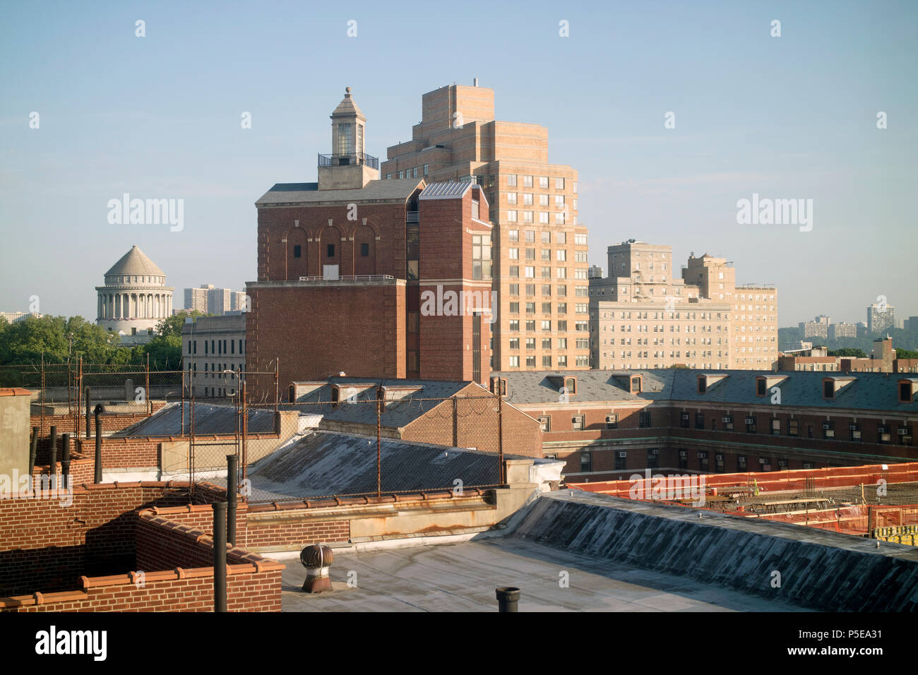 Upper West Side de New York USA. En 2018. Vue sur le toit de la subvention générale National Memorial, le Jewish Theological Seminary et bâtiments de Colombie-Britannique Uni Banque D'Images