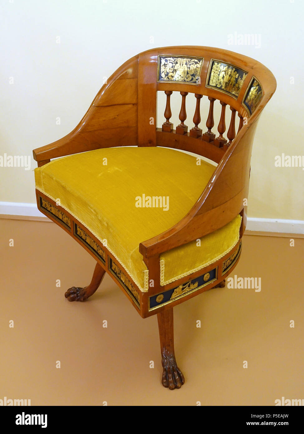 N/A. Anglais : Exposition dans le Museo Nacional de Artes Decorativas, Madrid, Espagne. Ce travail est dans le parce que l'artiste est mort il y a plus de 100 ans. La photographie était permise dans le musée sans restriction. 10 octobre 2014, 07:03:26. Daderot 261 président du Cabinet, probablement l'Espagne, début du xixe siècle - Museo Nacional de Artes Decorativas - Madrid, Espagne - DSC08314 Banque D'Images