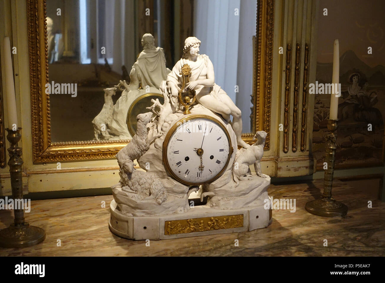 N/A. Anglais : Exposition dans le Museo Nacional de Artes Decorativas, Madrid, Espagne. Ces œuvres sont dans le parce que les artistes sont morts il y a plus de 100 ans. La photographie était permise dans le musée sans restriction. 10 octobre 2014, 07:07:34. Daderot 354 Réveil, non identifié - Museo Nacional de Artes Decorativas - Madrid, Espagne - DSC08334 Banque D'Images