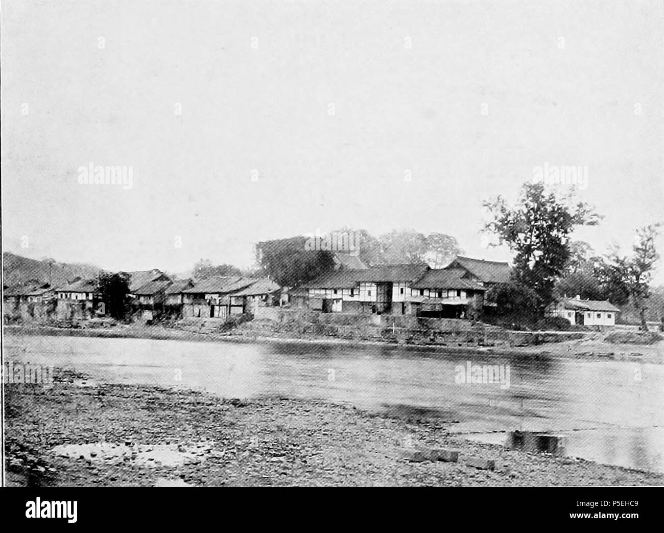 N/A. Anglais : voir lien ci-dessous. avant 1900. Isabella Lucy Bird 43 un village chinois Banque D'Images N/A. Anglais : voir lien ci-dessous. avant 1900. Isabella Lucy Bird 43 un village chinois Banque D'Images