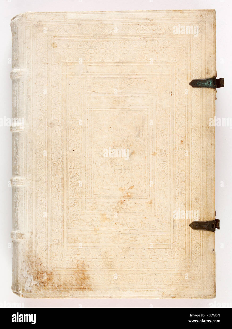 . Remarque : à des fins documentaires la description originale a été conservé. Corrections des faits et d'autres descriptions sont encouragés séparément de la description initiale. Bokband kalvskinn av.. Vaste Ein schönes nutzliches Bueck vnd von der Roszartzney Kunstbüechern ausz vilen, von allerley frembden teütschet und Sprach... dans gewise... ein Ordnung worden gebracht, durch... Mangen Seütern... Getruckt zu Augspurg, bey Michael mangeoire... MDLXXXVIII. Svenska : Svinskinnsband blindtr m. rik. dekor pärm. Verktyg : rullar och plattor. Pärmfyllnad : trä. Spännen. Rött snitt. . 1588. N/A 217 Banque D'Images