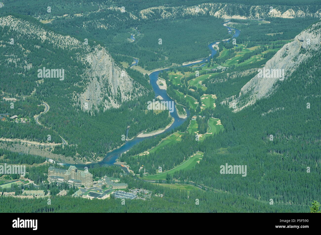 Golf Banff Springs vu depuis le mont Sulphur Banque D'Images