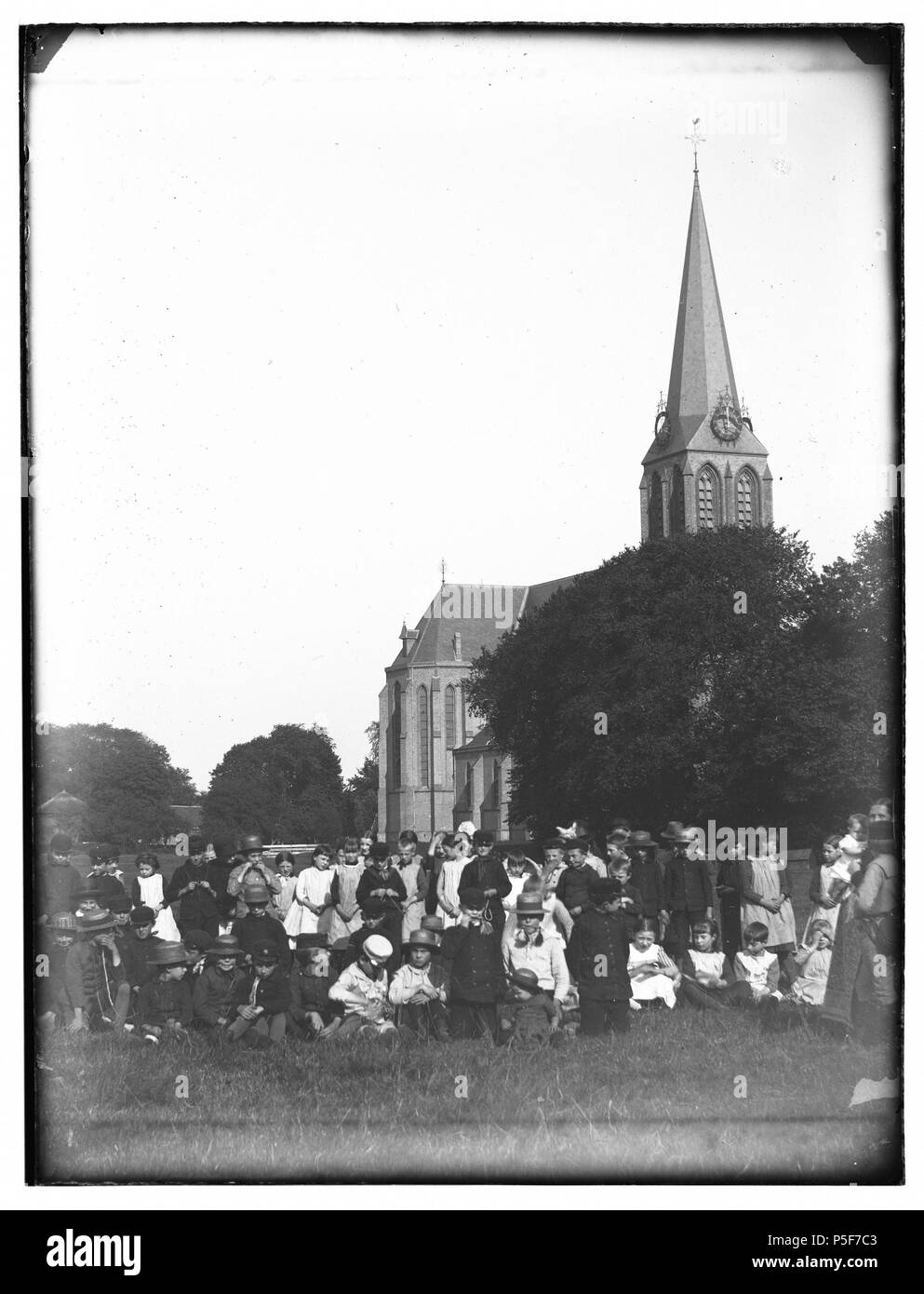 N/A. Nederlands : Beschrijving Abcoude Gezien naar de r.-k. kerk. Documenttype foto Vervaardiger Olie, Jacob (1834-1905) Collectie Collectie Jacob Olie Jbz. 1890 http://stadsarchief.amsterdam.nl/archief/10019 Afbeeldingsbestand Datering Inventarissen 010019000058 générée avec Dememorixer . 1890. Jacob Olie (1834-1905) Noms alternatifs Jacob Olie Jbz. Jacob Olie. Jbzn Description photographe Date de naissance/décès 19 Octobre 1834 25 avril 1905 Lieu de naissance/décès Amsterdam Amsterdam 1847-1905 Période de travail lieu de travail Amsterdam (1847-1905), (1886-1890) Auteur Abcoude Banque D'Images