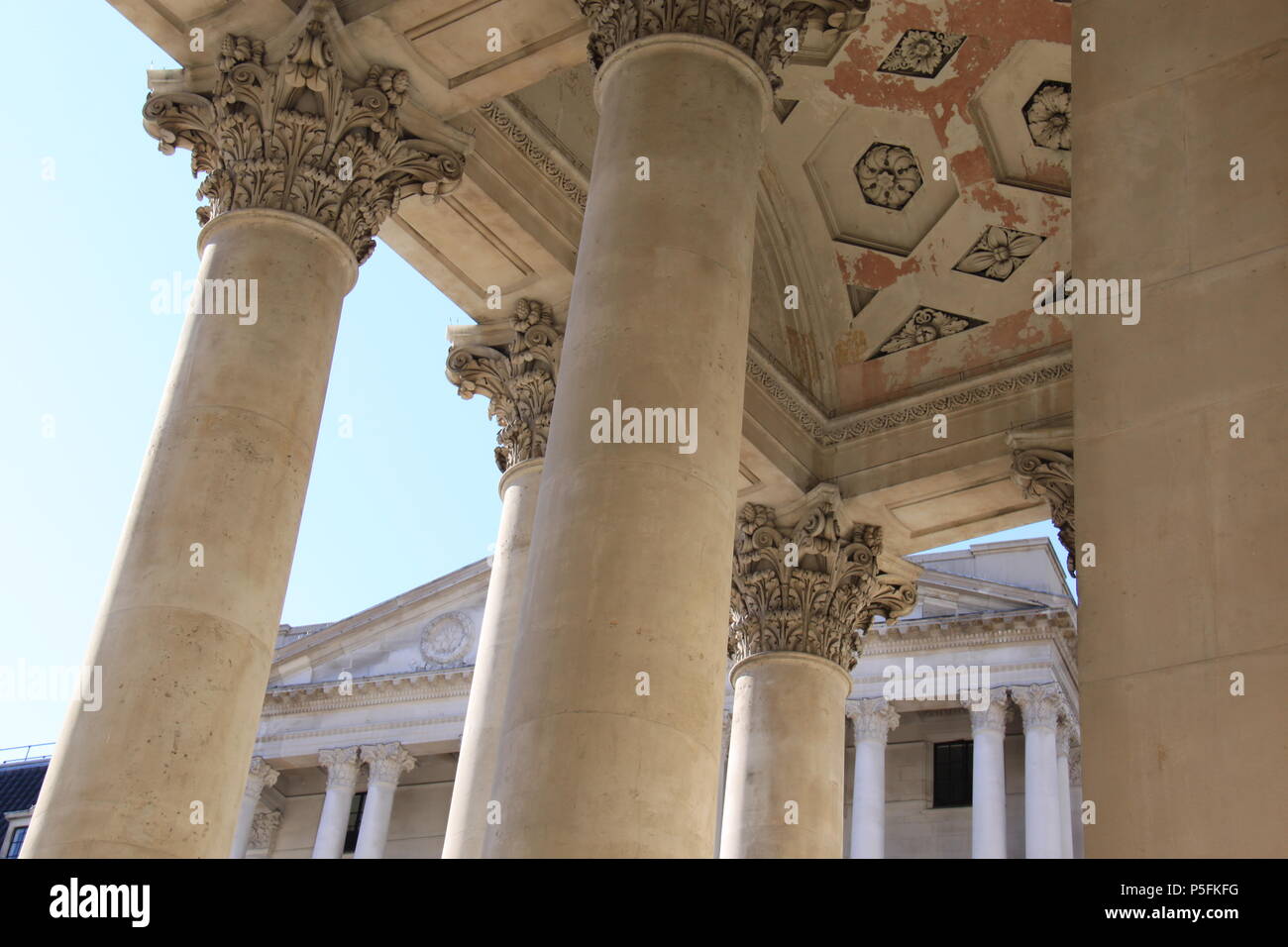 Le Royal Exchange (bourse d'échange un grand transformé en centre commercial de luxe au-dessus de la station de banque), Londres, Angleterre, Royaume-Uni, PETER GRANT Banque D'Images