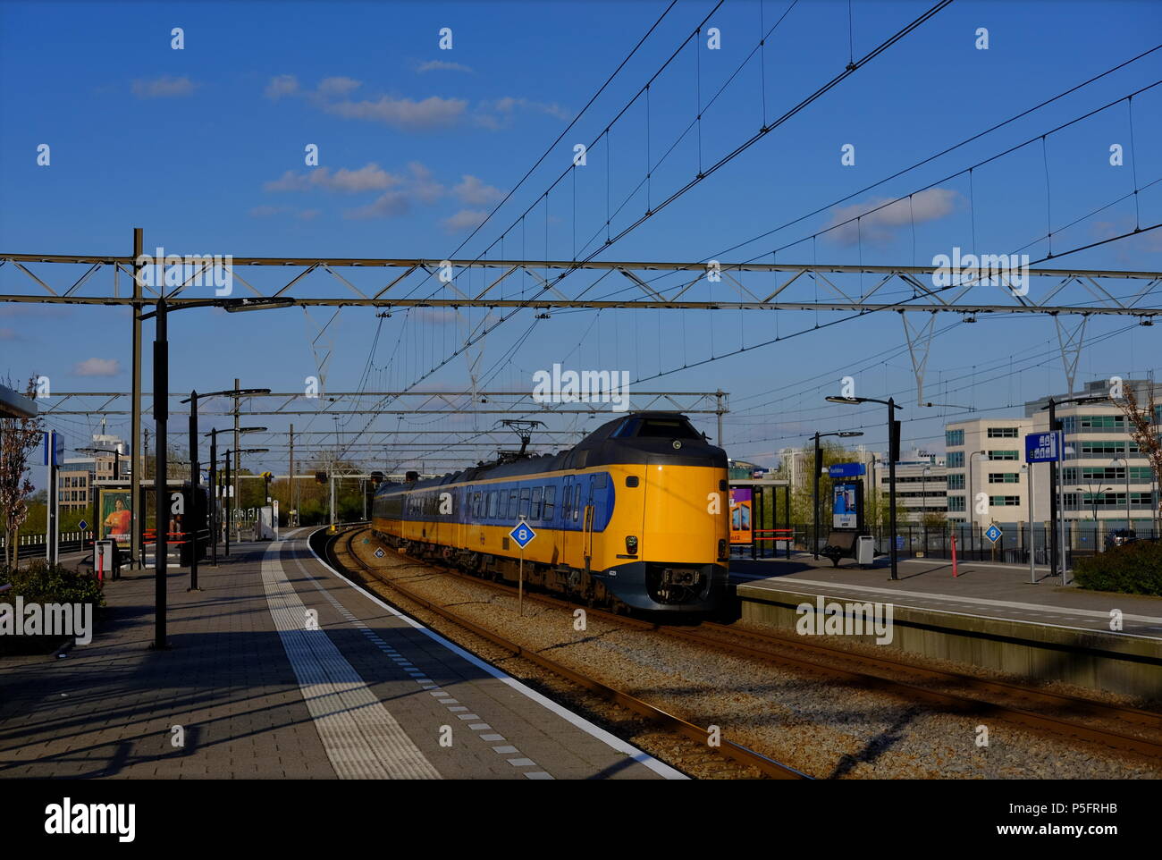 Réseau ferroviaire néerlandais et Train. Banque D'Images