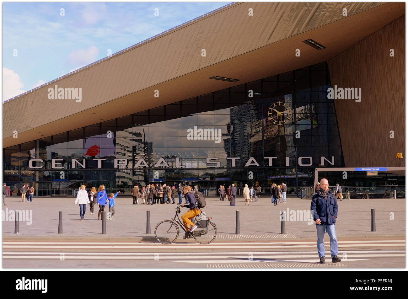 La gare ferroviaire centrale de Rotterdam. Banque D'Images