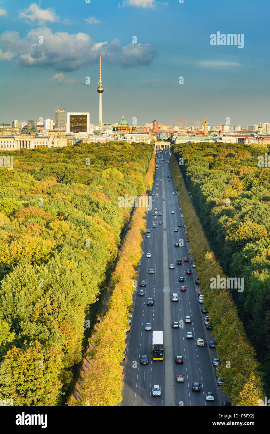 Berlin : la vue de la colonne de la Victoire au centre-ville, parc Tiergarten en couleurs de l'automne en Allemagne, Berlin, Banque D'Images