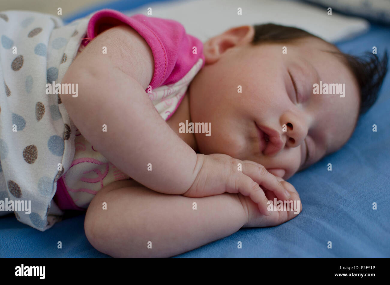 Female Sleeping And Mouth Open Banque D'image Et Photos - Alamy