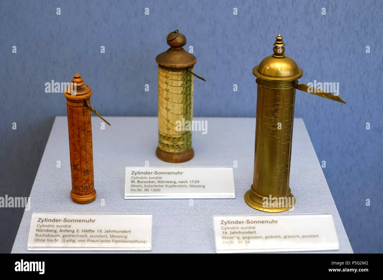 N/A. Anglais : Exposition dans le Germanisches Nationalmuseum, Nuremberg, Allemagne. 23 octobre 2016, 10:52:37. Daderot cylindrique 396 cadrans solaires, Nuremberg et d'ailleurs, 15e à 18e siècles, bois, laiton, etc. - Germanisches Nationalmuseum, Nuremberg - Allemagne - DSC03756 Banque D'Images