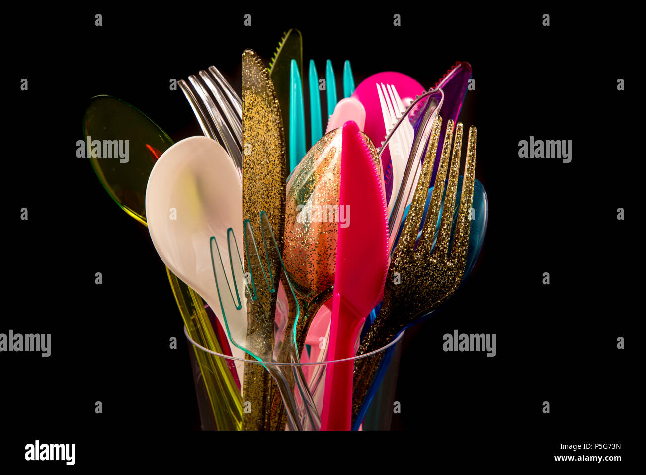 Lot De 300 Couverts En Plastique Noir - 100 Fourchettes, 100 Couteaux, 100 Cuillères Pour Fêtes