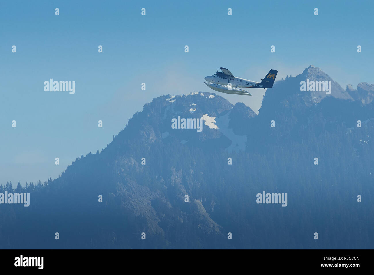 Harbour Air Seaplanes de Havilland Canada DHC-6 Twin Otter hydravion, survolant les régions sauvages du Canada en Colombie-Britannique, Canada. Banque D'Images