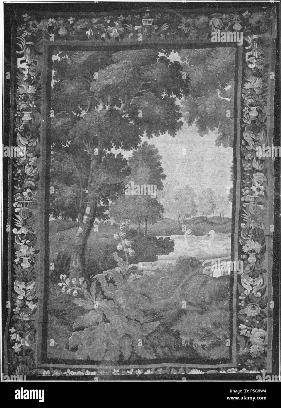 N/A. Anglais : tapisserie de verdure. La Flandre, année inconnue. 160 × 175 × 68,8 cm (62,9 in). Paysage avec pont et les figures dans la distance ; frontière avec des vases et des fleurs. 1907. Inconnu 17 1574une tapisserie de verdure Banque D'Images