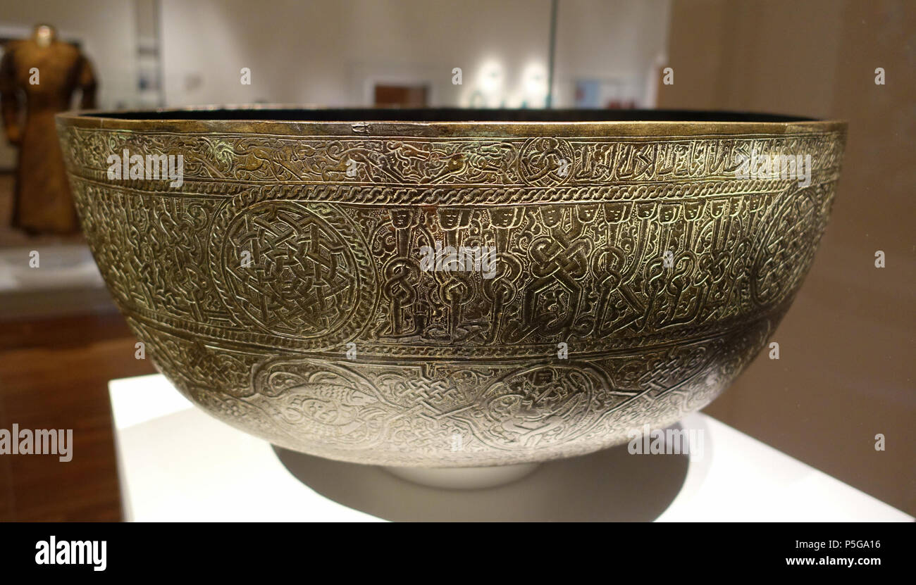 N/A. Anglais : Exposition dans le Musée Aga Khan - Toronto, Canada. Ce travail est assez vieux pour qu'il soit dans le . La photographie était permise dans le musée sans restriction. 6 octobre 2015, 12:04:15. Daderot Bassin 175 avec la prière et les signes du zodiaque, probablement l'Iran, début au milieu 13e siècle AD, filé en bronze blanc coulé et gravée - Musée Aga Khan - Toronto, Canada - DSC06563 Banque D'Images N/A. Anglais : Exposition dans le Musée Aga Khan - Toronto, Canada. Ce travail est assez vieux pour qu'il soit dans le . La photographie était permise dans le musée sans restriction. 6 octobre 2015, 12:04:15. Daderot Bassin 175 avec la prière et les signes du zodiaque, probablement l'Iran, début au milieu 13e siècle AD, filé en bronze blanc coulé et gravée - Musée Aga Khan - Toronto, Canada - DSC06563 Banque D'Images