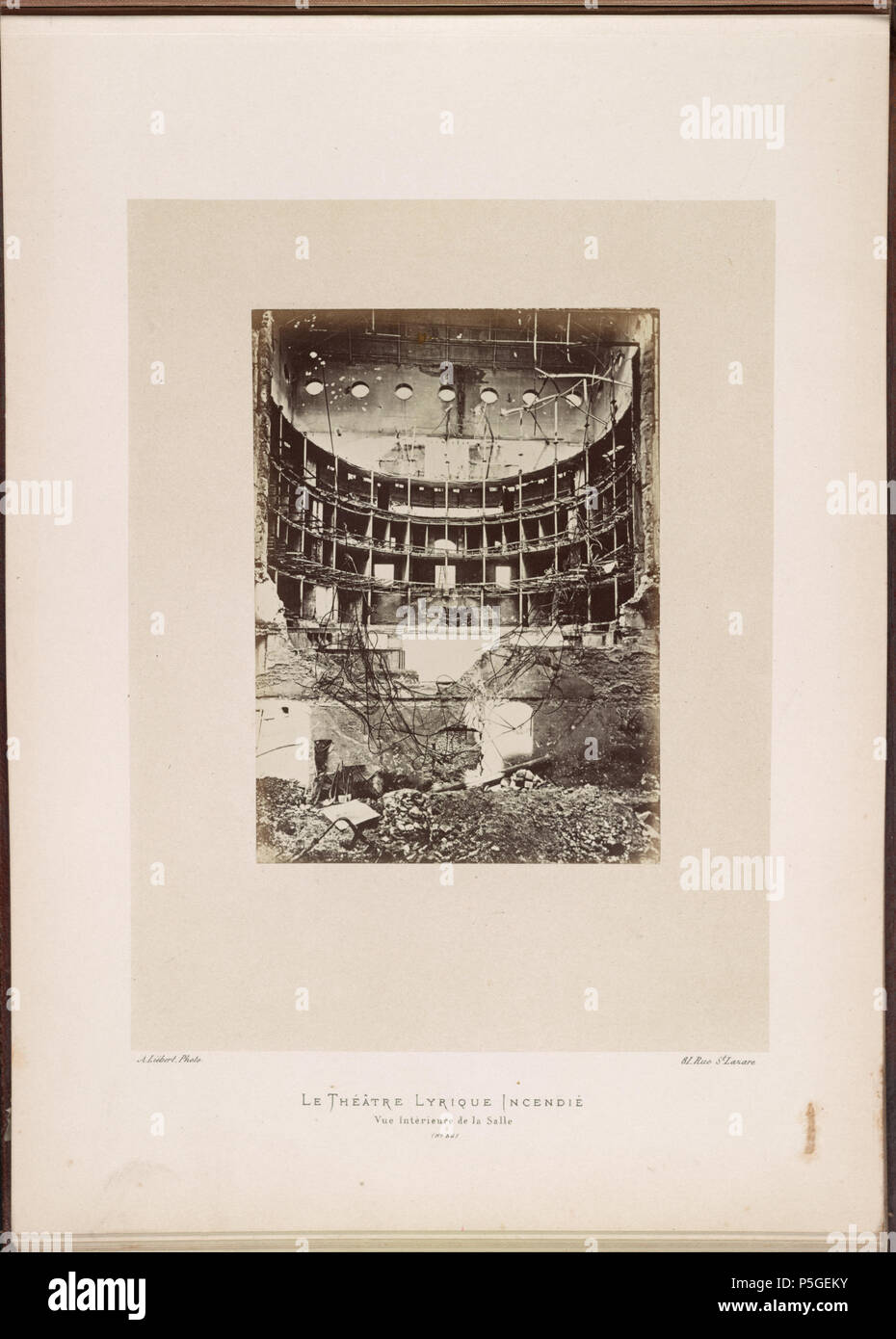 Http://hdl.loc.gov/loc.pnp/ds.09345 87 Alphonse Liébert, Le Théâtre Lyrique incendié Vue interieure de la salle - Bibliothèque du Congrès Banque D'Images