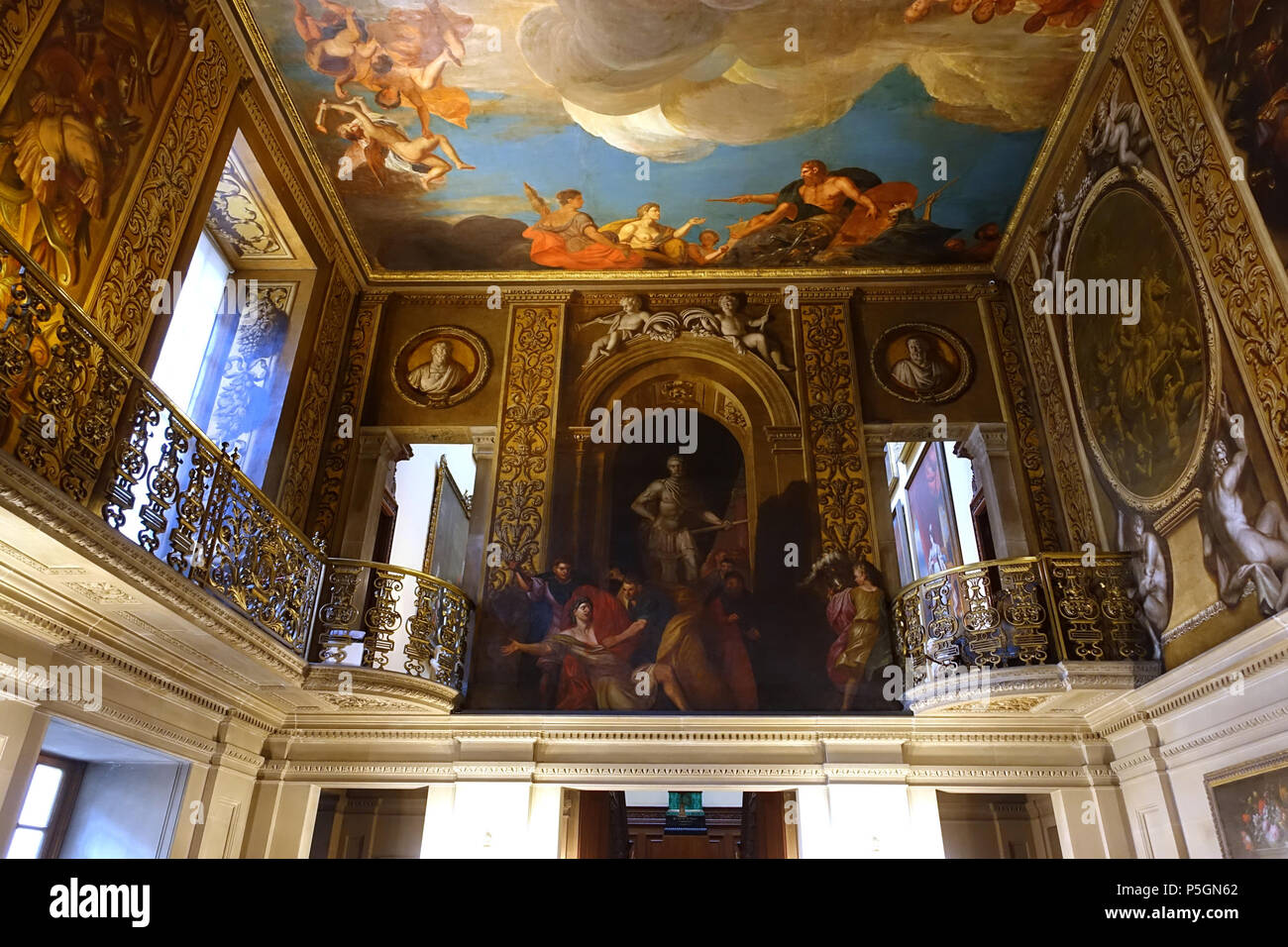 N/A. Anglais : Hall d'entrée, Chatsworth House - Derbyshire, Angleterre. 18 juin 2016, 09:19:09. Daderot 430 Mort de Jules César, par Louis Laguerre, 1692-1694, huile sur plâtre - Hall d'entrée, Chatsworth House - Derbyshire, Angleterre - DSC03000 Banque D'Images