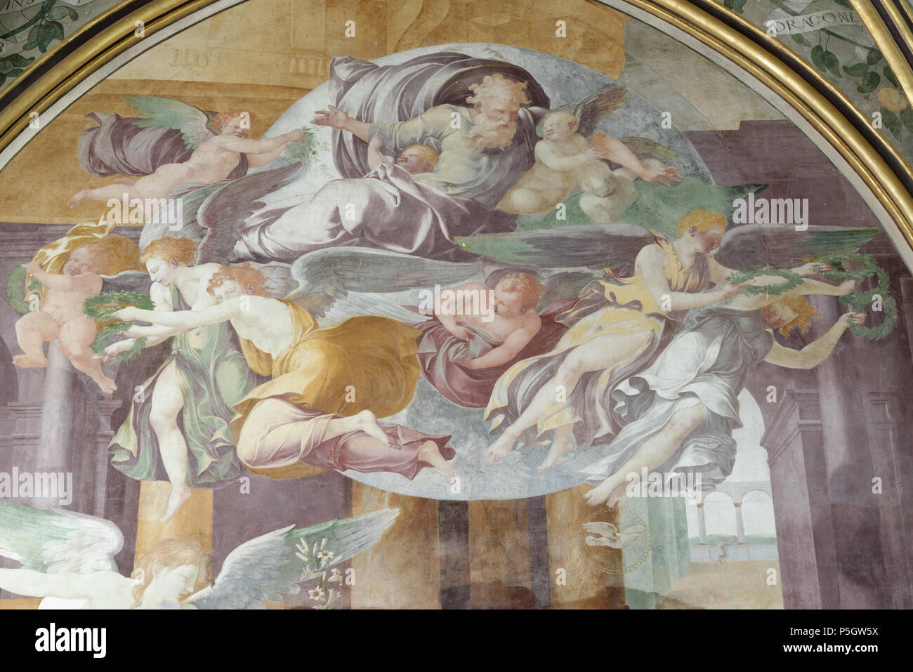 L'annonciation . Anglais : Dieu le Père et les anges, d'une scène de l'annonciation ; la partie supérieure de la fresque a été peinte par Primatice et son atelier ; la partie inférieure plus sombre, a été restauré par Paul Balze (1815-1884) en 1875-6. English : Dieu le Père et ses anges, détail d'une Annonciation ; la partie supérieure de la fresque est l'œuvre du fils et de pedigree ont transcendé l'atelier, la partie inférieure, plus sombre, est une restauration de Paul Balze (1815-1884) en 1875-1876. N/A 324 Chapelle de Chaalis 2017-03-25 N12 Banque D'Images