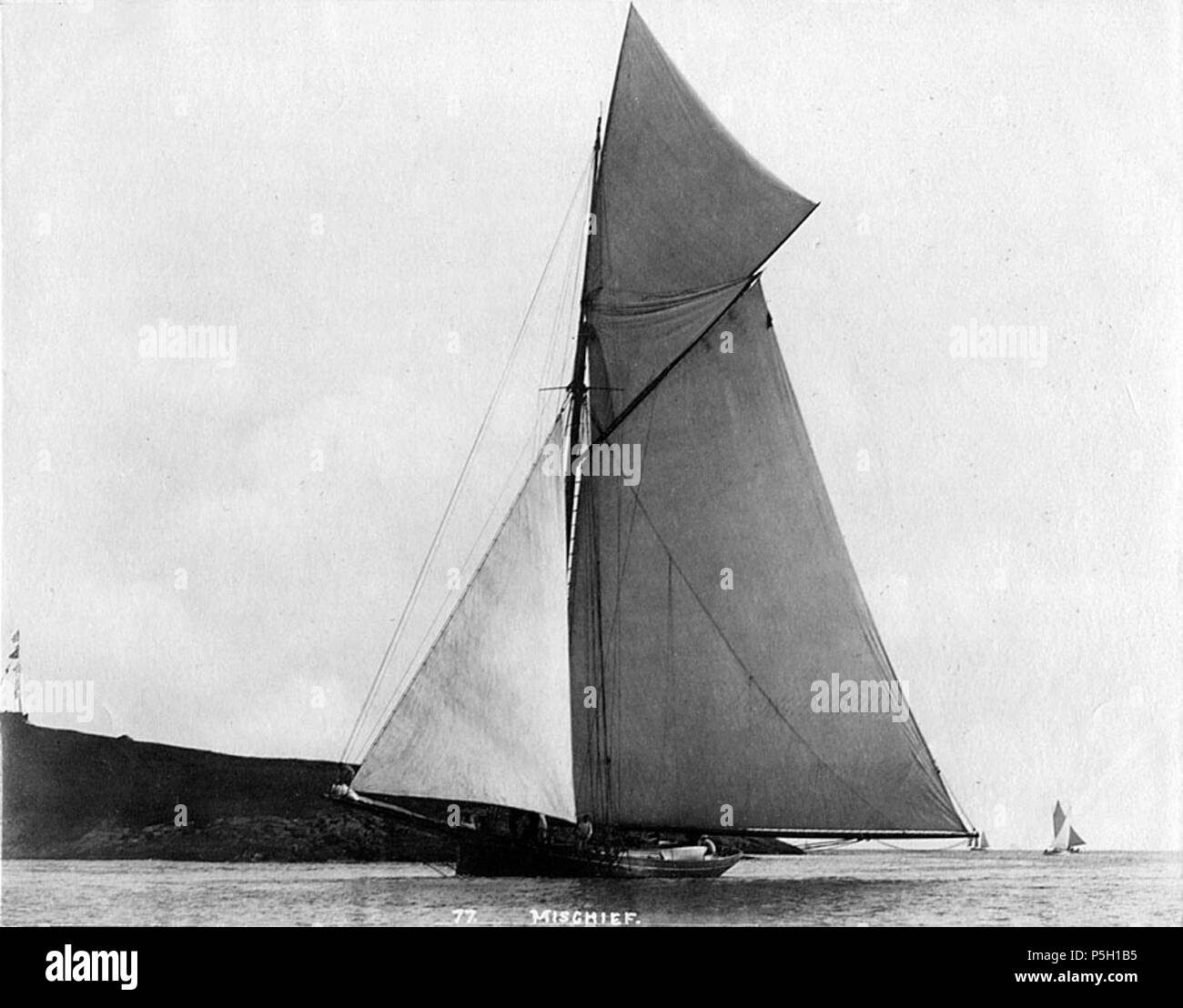 N/A. Anglais : Yacht 'Mischief' . John S. Johnston (1839-1899) Noms alternatifs J. S. Johnston Description photographe britannique et du paysage marin, photographe photographié de nombreux yachts Date de naissance/décès vers 1839 17 décembre 1899 Lieu de naissance/décès Grande-bretagne Niagara Falls 1880 période de travail des années 1890 lieu de travail New York contrôle d'autorité : Q4020382 11077-méfait Banque D'Images