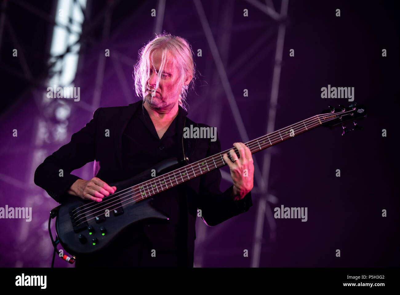 Stupinigi, Italie. 26 Juin, 2018. Le chanteur britannique, auteur et compositeur Steven Wilson en live sur la scène du Parc Stupinigi Sonic Festival à Stupinigi, près de Turin, pour son "à l'os' tour 2018. Credit : Alessandro Bosio/Pacific Press/Alamy Live News Banque D'Images