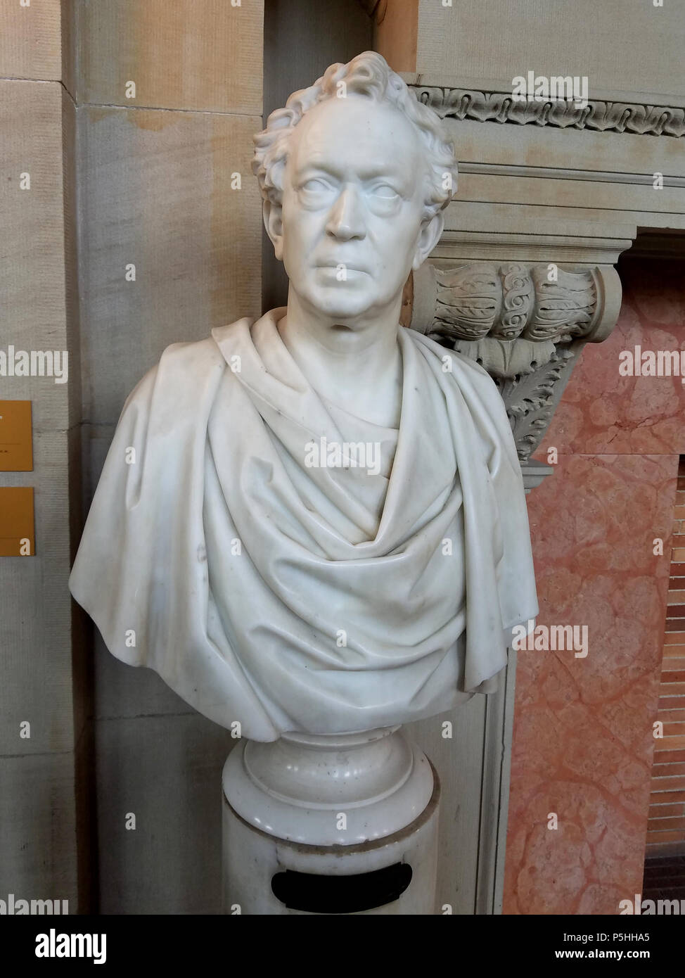 N/A. Anglais : Buste à l'intérieur de la Bibliothèque publique de Boston - Boston, Massachusetts, USA. 2 juin 2018, 13:43:16. Daderot 494 Edward Everett par Thomas Ball, 1867, marbre - Bibliothèque publique de Boston - Boston, MA - 20180602134316 Banque D'Images