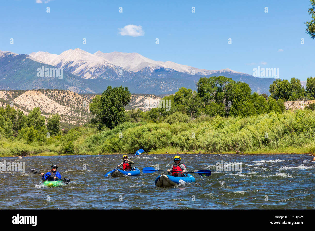 Les kayaks gonflables, duckies en caoutchouc, de l'Arkansas River, Salida, Colorado, USA Banque D'Images