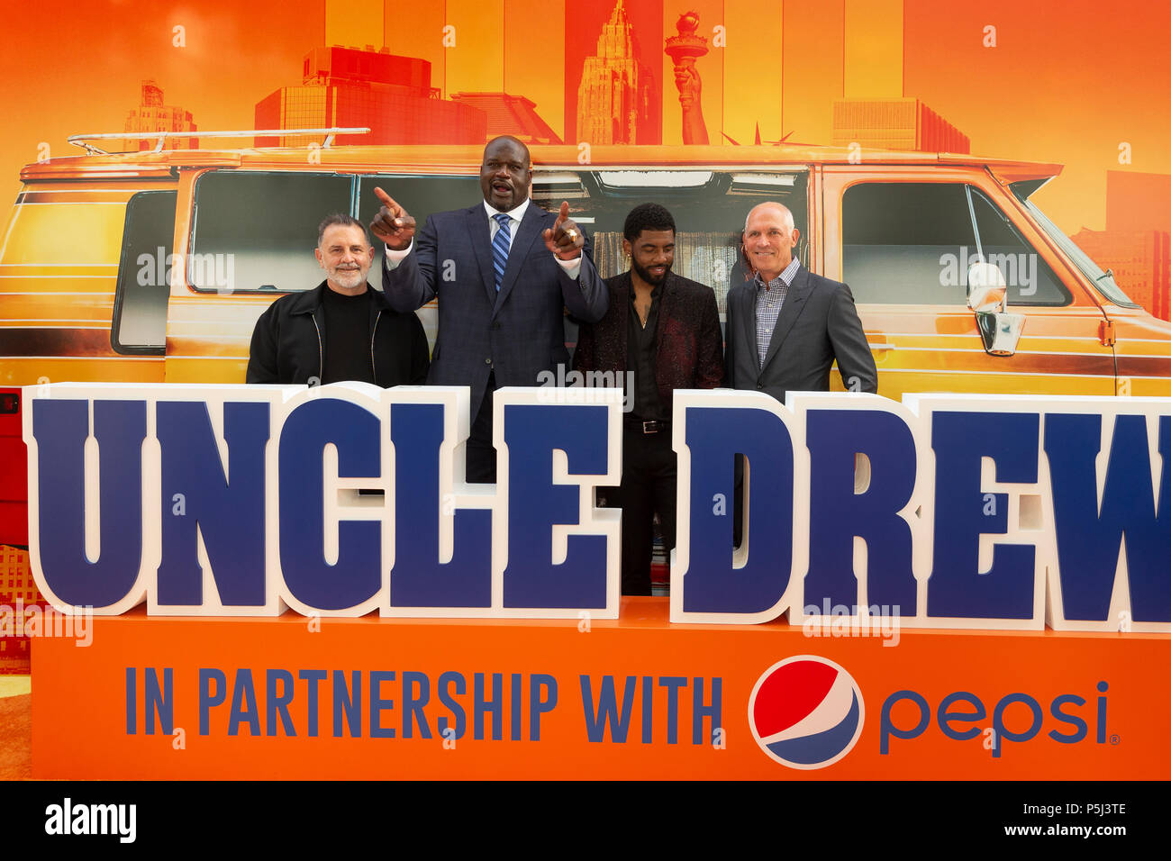 New York, USA. Jun 26, 2018 : Tim Palen, Shaquille O'Neal, Kyrie Irving (L-R) assister à l'oncle a appelé New York Premiere au Alice Tully Hall du Lincoln Center Crédit : lev radin/Alamy Live News Banque D'Images