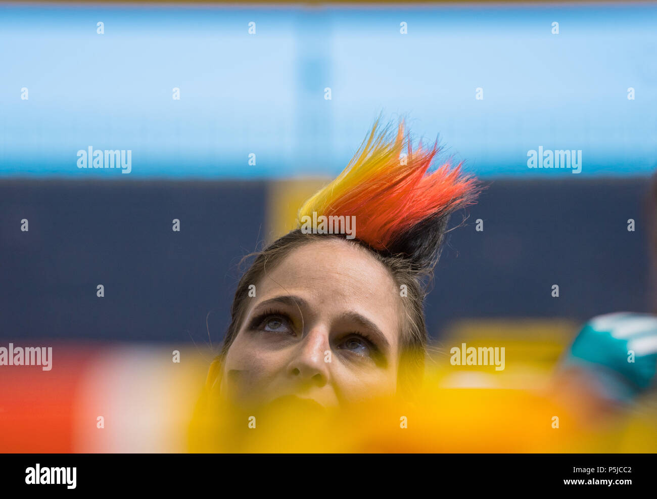 23 juin 2018, Frankfurt am Main, Allemagne : Coupe du Monde 2018, Football : l'Allemagne contre la Suède , tour préliminaire, groupe F, 2e journée de championnat. Des fans allemands sont à l'avant pour l'affichage public de la Coupe du Monde de football dans la Commerzbank-Arena avec. Photo : Andreas Arnold/dpa Banque D'Images