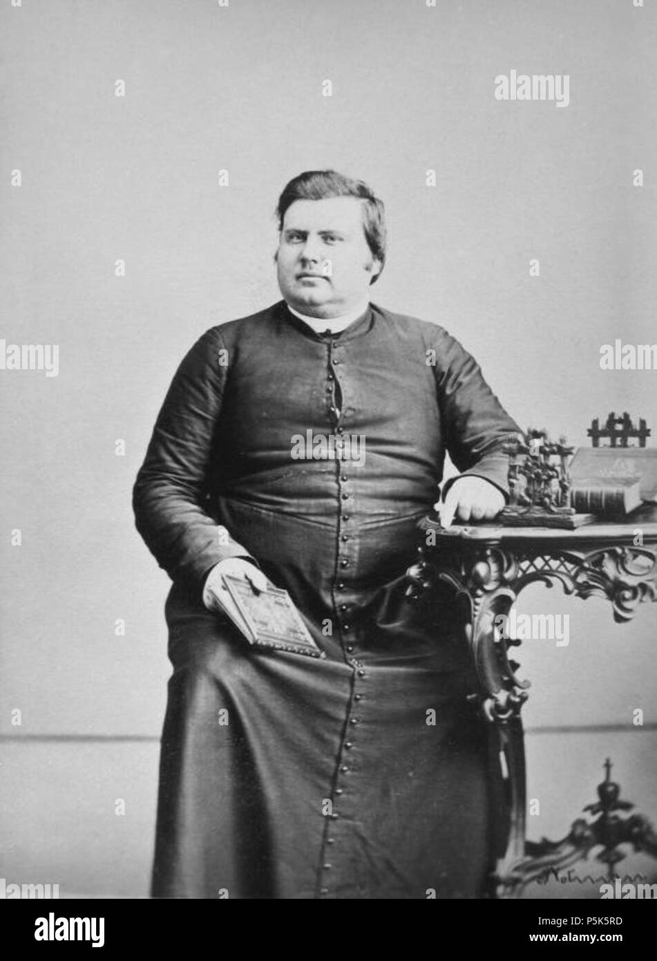 N/A. Anglais : photographie, le révérend A. Labelle, Montréal, QC, 1864 William Notman (1826-1891), les sels d'argent sur papier monté sur papier - papier albuminé 8 x 5 cm - Français : Trois femmes tenant Photographie A. Labelle, Montréal, QC, 1864 William Notman (1826-1891) 1864, 19e siècle Sels d'argent sur papier monté sur papier - papier albuminé - 8 x 5 cm . 1864. William Notman (1826-1891) Noms alternatifs William McFarlane Notman, photographe et homme d'affaires canadien Description Date de naissance/décès 8 Mars 1826 25 novembre 1891 Lieu de naissance/décès Paisley, Écosse Montréal, Québec, Canada Banque D'Images