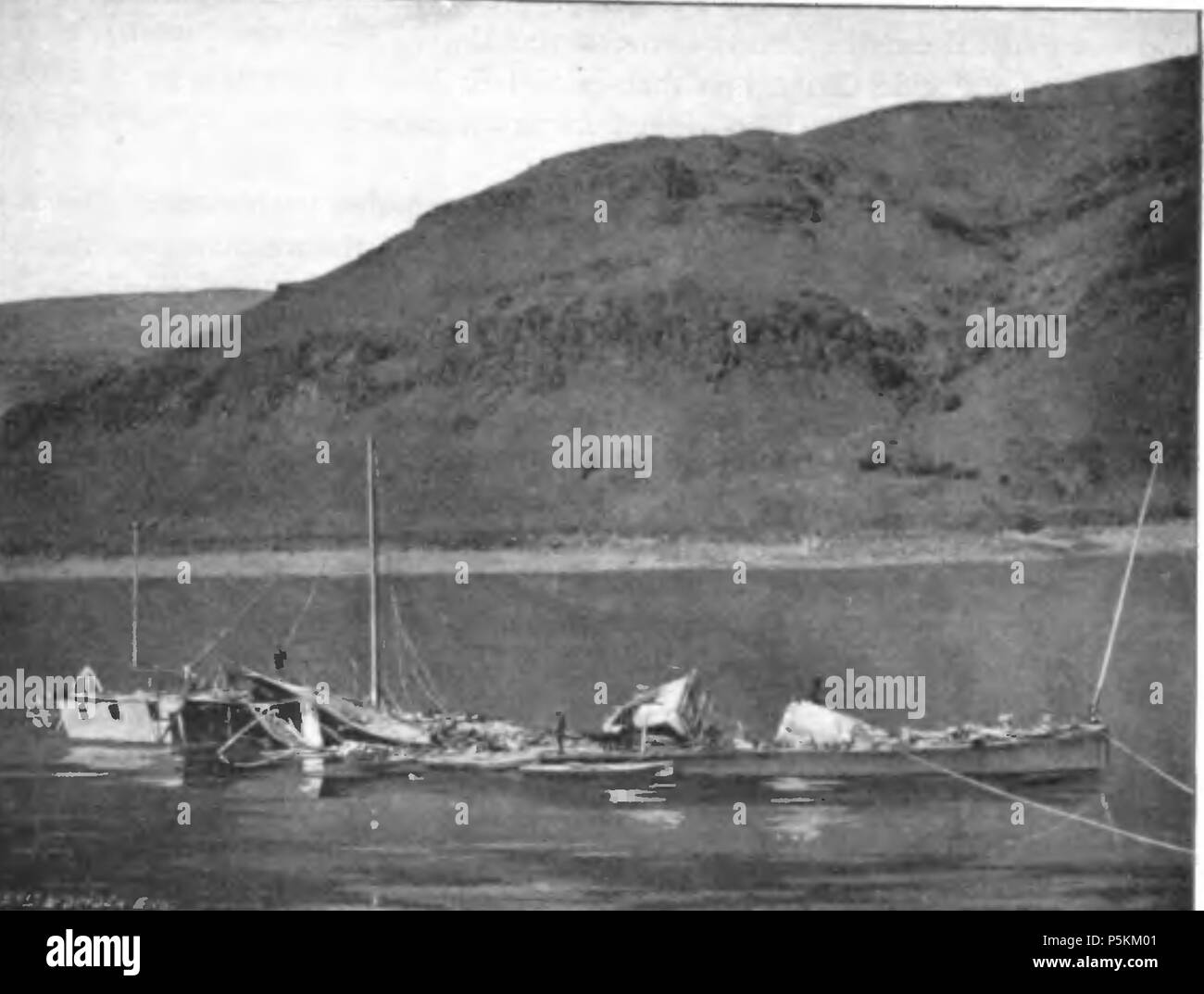 N/A. French : Photo montrant l'épave du vapeur Annie Faxon, suite à l'explosion de la chaudière en 1893. (Remarque, il y a une plus haute résolution disponible ici.) . avant 1895. Cette image est tirée de l'DjVu format du livre, qui est disponible gratuitement et sans aucune restriction juridique apparente de la secrétaire d'État de Washington publications historique site web. 4 mars 2008 (date d'origine) . inconnu chargé par Mtsmallwood à fr. 106 Annie Faxon, après l'explosion Banque D'Images